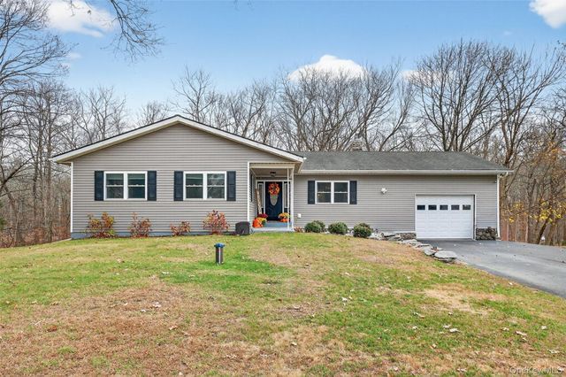 8 Ridge Road, Wallkill, NY 12589