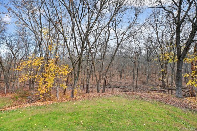 8 Ridge Road, Wallkill, NY 12589