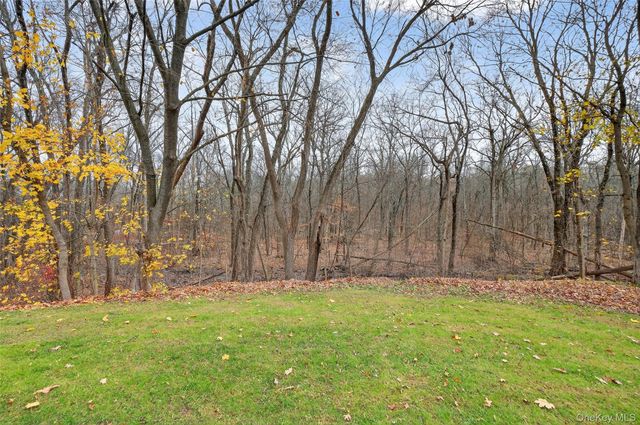 8 Ridge Road, Wallkill, NY 12589