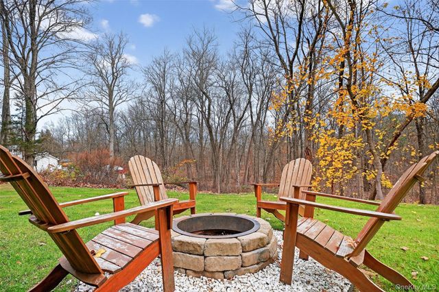 8 Ridge Road, Wallkill, NY 12589