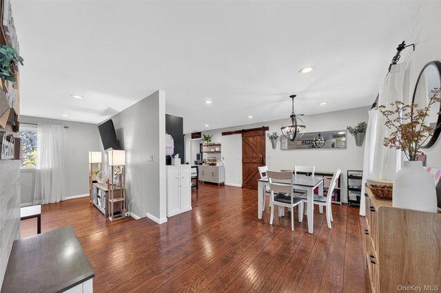 8 Ridge Road, Wallkill, NY 12589