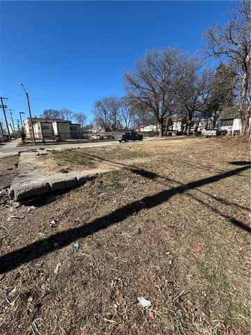 5204 E 24 Street, Kansas City, MO 64127