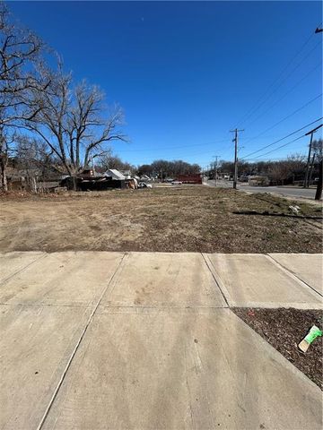 5204 E 24 Street, Kansas City, MO 64127