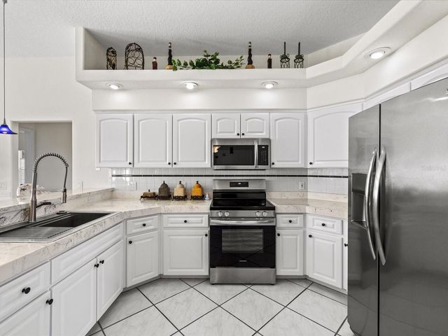 8704 CYPRESS LAKES BOULEVARD, New Port Richey, FL 34653