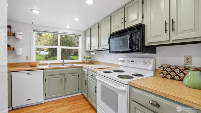 19832 156th Avenue NE, Woodinville, WA 98072