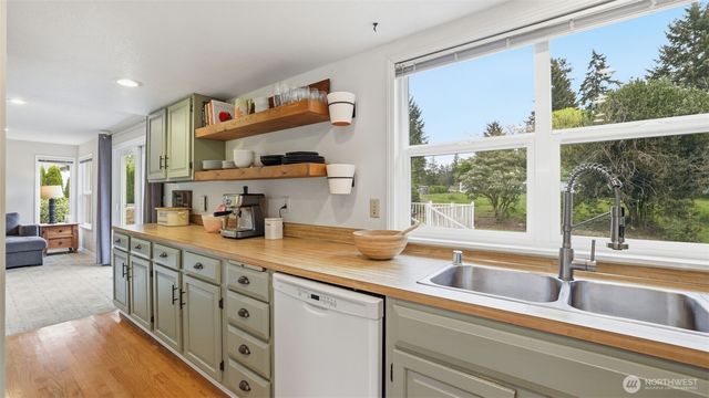19832 156th Avenue NE, Woodinville, WA 98072
