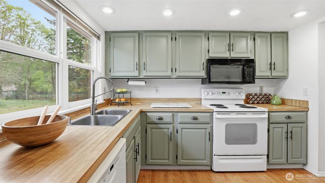 19832 156th Avenue NE, Woodinville, WA 98072