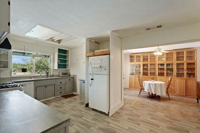 13643 Pinto Ln, Lodi, CA 95240