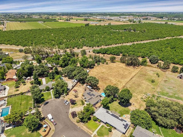 13643 Pinto Ln, Lodi, CA 95240