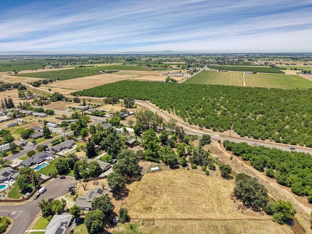 13643 Pinto Ln, Lodi, CA 95240
