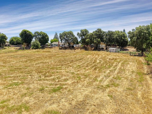 13643 Pinto Ln, Lodi, CA 95240