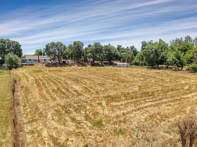 13643 Pinto Ln, Lodi, CA 95240