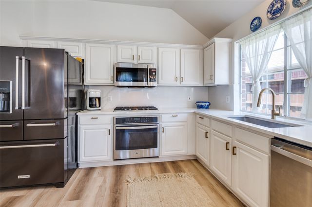 208 Touchdown Drive, Irving, TX 75063