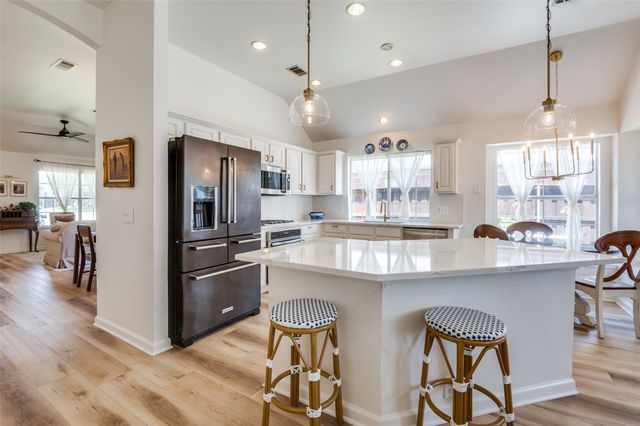 208 Touchdown Drive, Irving, TX 75063