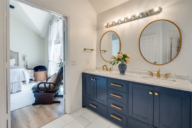 208 Touchdown Drive, Irving, TX 75063