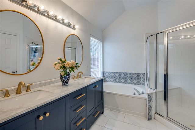 208 Touchdown Drive, Irving, TX 75063