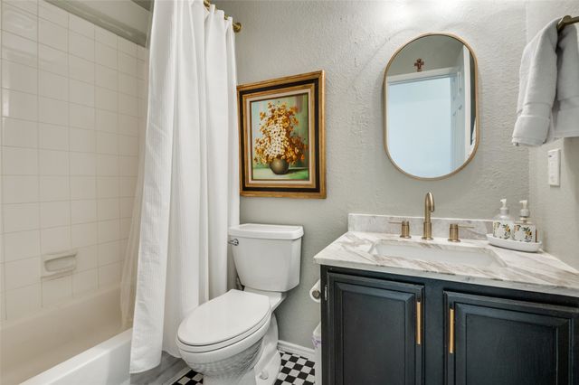 208 Touchdown Drive, Irving, TX 75063