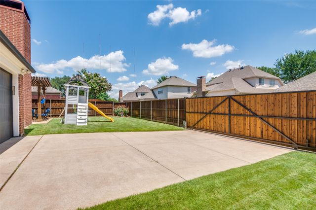 208 Touchdown Drive, Irving, TX 75063