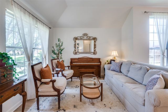 208 Touchdown Drive, Irving, TX 75063