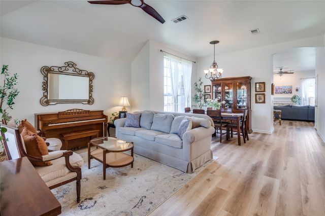 208 Touchdown Drive, Irving, TX 75063