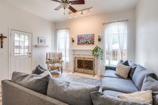 208 Touchdown Drive, Irving, TX 75063