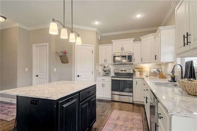 10821 N Bristol Avenue, Kansas City, MO 64156