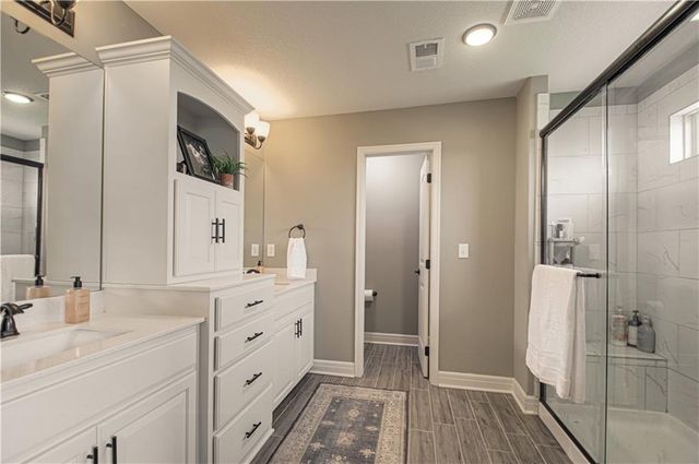 10821 N Bristol Avenue, Kansas City, MO 64156