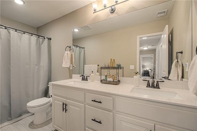 10821 N Bristol Avenue, Kansas City, MO 64156