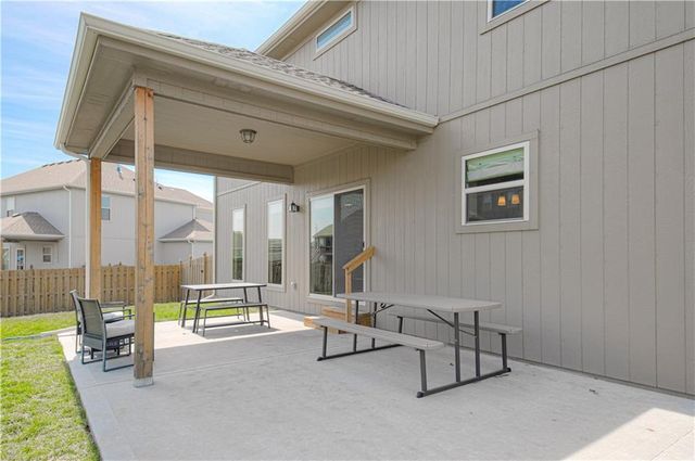 10821 N Bristol Avenue, Kansas City, MO 64156