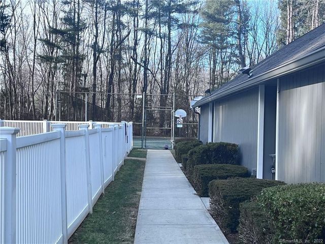 745 Greens Loop 745, Cheshire, CT 06410