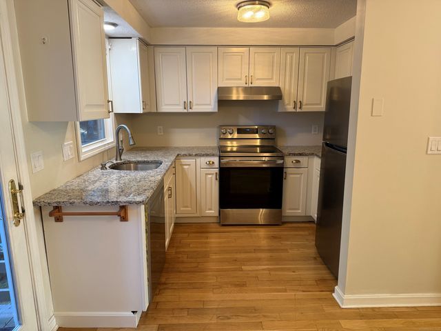 745 Greens Loop 745, Cheshire, CT 06410