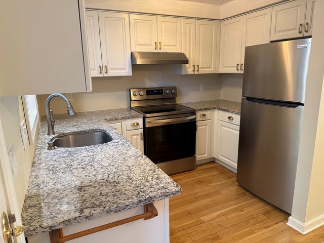 745 Greens Loop 745, Cheshire, CT 06410