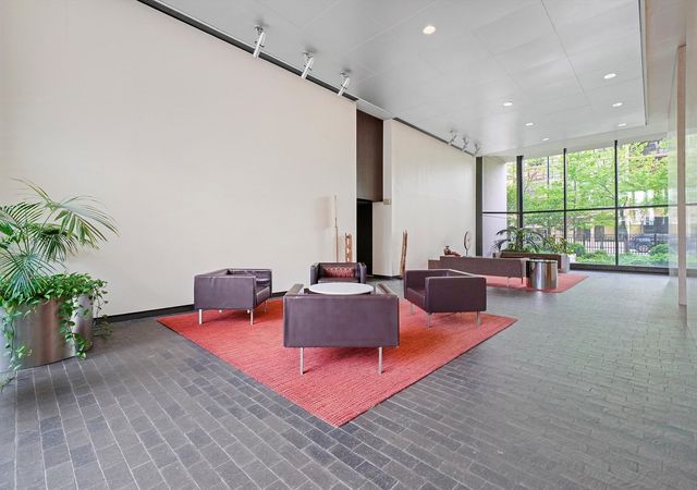 1560 N Sandburg Terrace 1507, Chicago, IL 60610