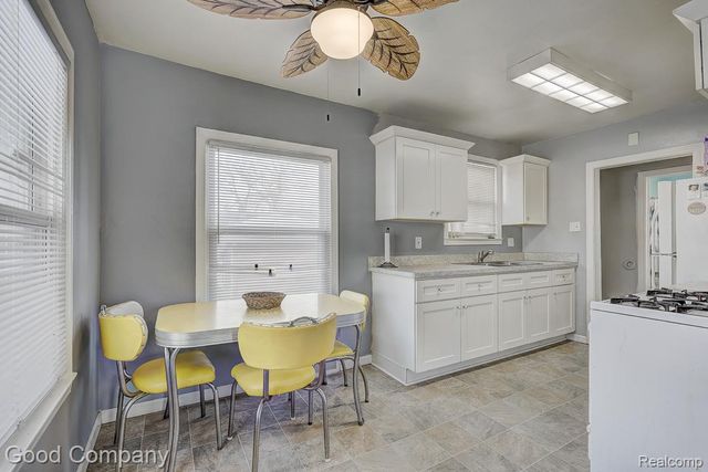 518 E Maxlow Avenue, Hazel Park, MI 48030