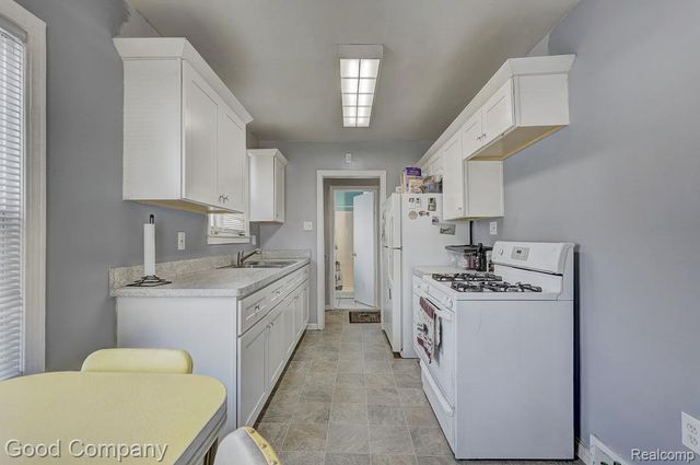 518 E Maxlow Avenue, Hazel Park, MI 48030