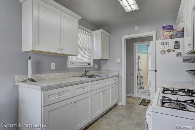 518 E Maxlow Avenue, Hazel Park, MI 48030