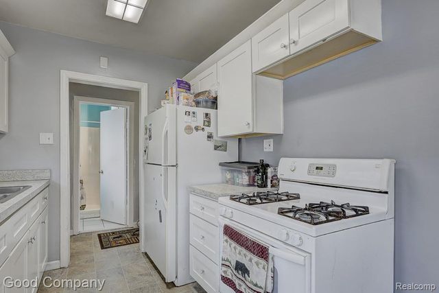 518 E Maxlow Avenue, Hazel Park, MI 48030