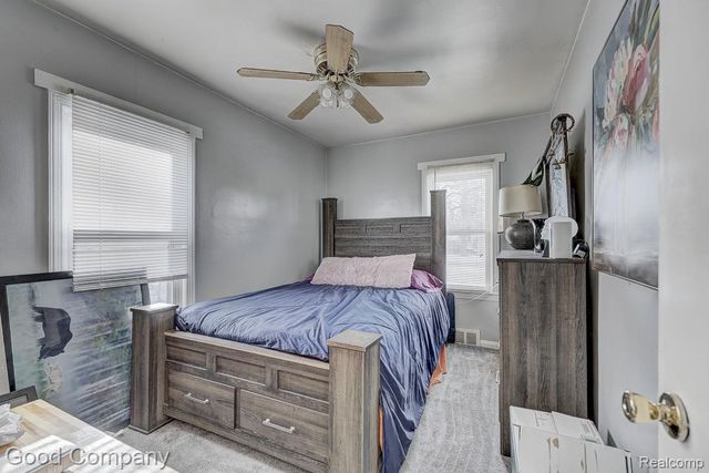 518 E Maxlow Avenue, Hazel Park, MI 48030