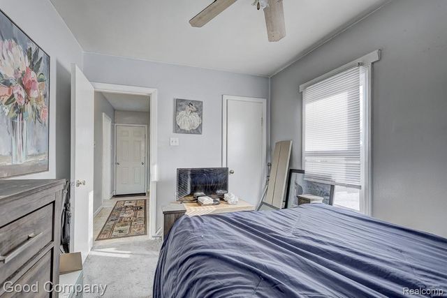 518 E Maxlow Avenue, Hazel Park, MI 48030