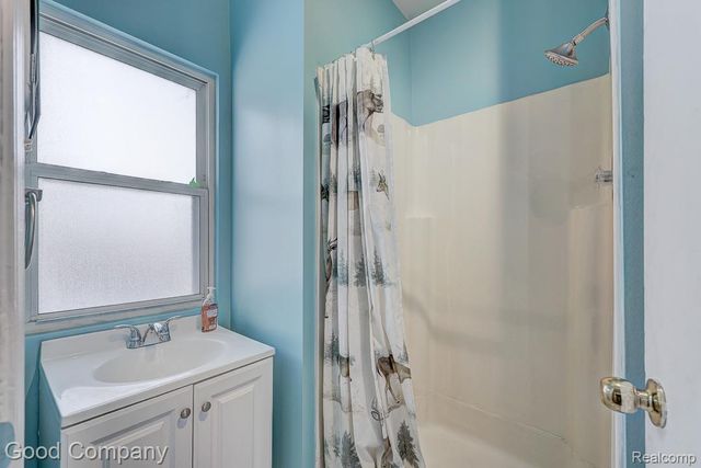 518 E Maxlow Avenue, Hazel Park, MI 48030