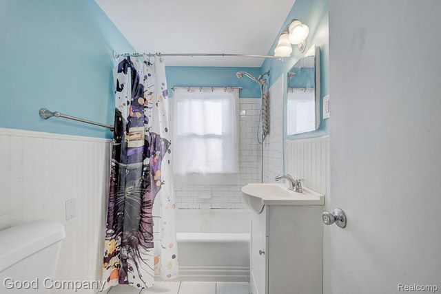 518 E Maxlow Avenue, Hazel Park, MI 48030