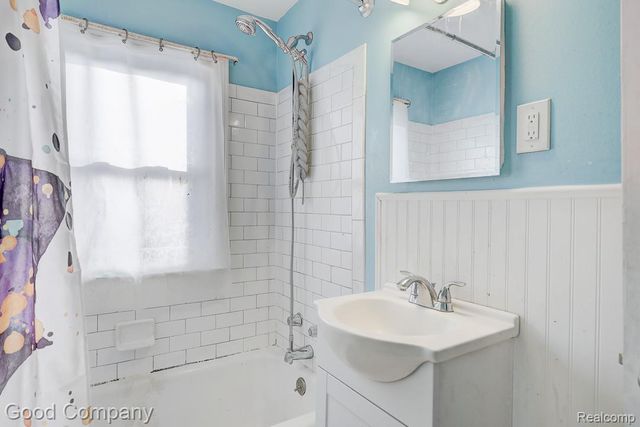 518 E Maxlow Avenue, Hazel Park, MI 48030