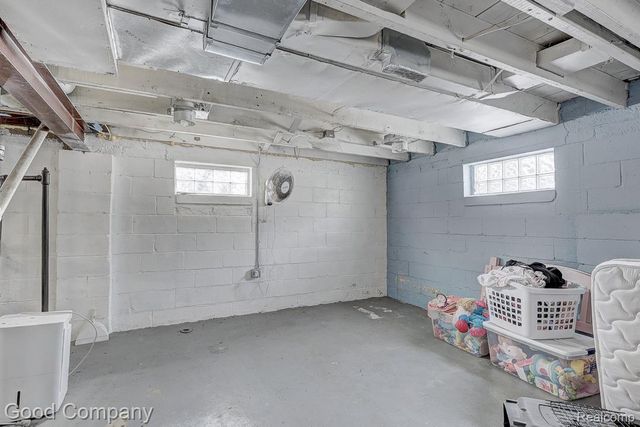 518 E Maxlow Avenue, Hazel Park, MI 48030