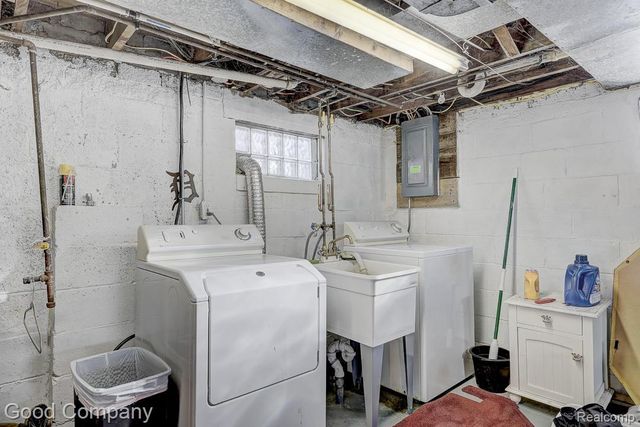 518 E Maxlow Avenue, Hazel Park, MI 48030