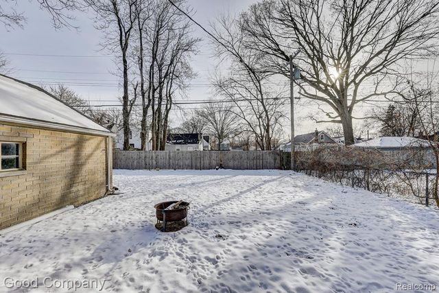 518 E Maxlow Avenue, Hazel Park, MI 48030