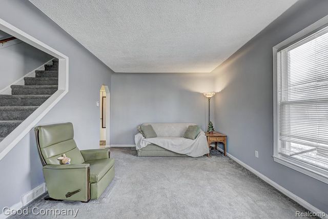 518 E Maxlow Avenue, Hazel Park, MI 48030