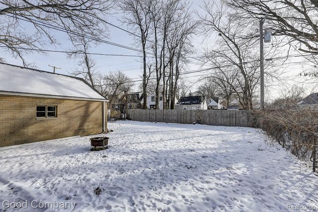 518 E Maxlow Avenue, Hazel Park, MI 48030