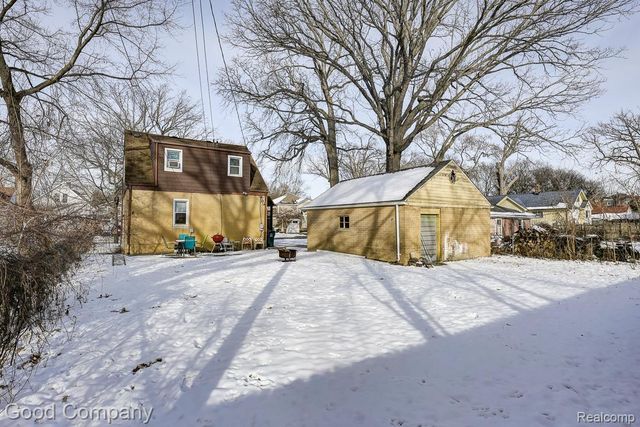 518 E Maxlow Avenue, Hazel Park, MI 48030