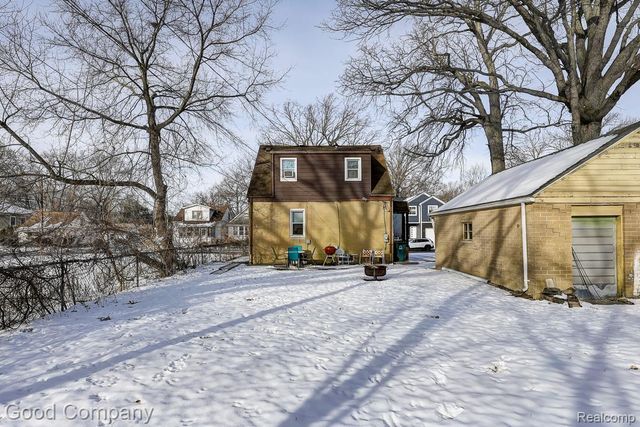 518 E Maxlow Avenue, Hazel Park, MI 48030