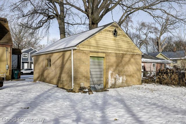 518 E Maxlow Avenue, Hazel Park, MI 48030